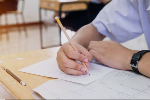 الاختبارات التحصيلية : أنواعها وأساليب تصميمها وتقييم الطلاب