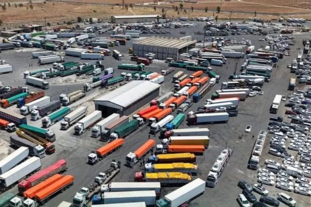 حرية نقل البضائع في سوريا : تحديات سائقي الشاحنات و الحلول الرقمية الجديدة