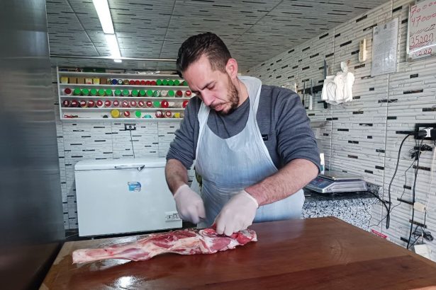 هدوء في سوق اللحوم بالقلمون وسط ترقب لتغيرات أسعار اللحوم في سوريا