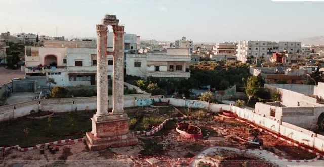 عمود سرمدا : اكتشف أسرار المدافن الأثرية في مدينة إدلب و أهم معالمها التاريخية